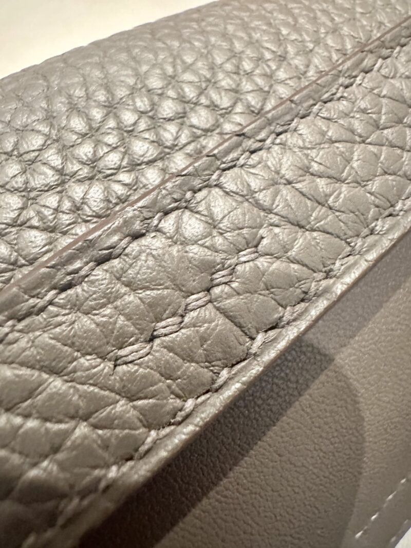 Hermès Halzan 25 Taurillon Clemence & Swift Etain Gold Hardware - Image 12