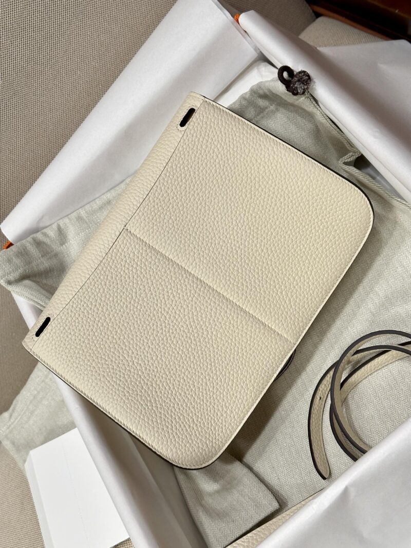 Hermès Halzan 25 Taurillon Clemence & Swift Nata & Biscuit Gold Hardware - Image 6