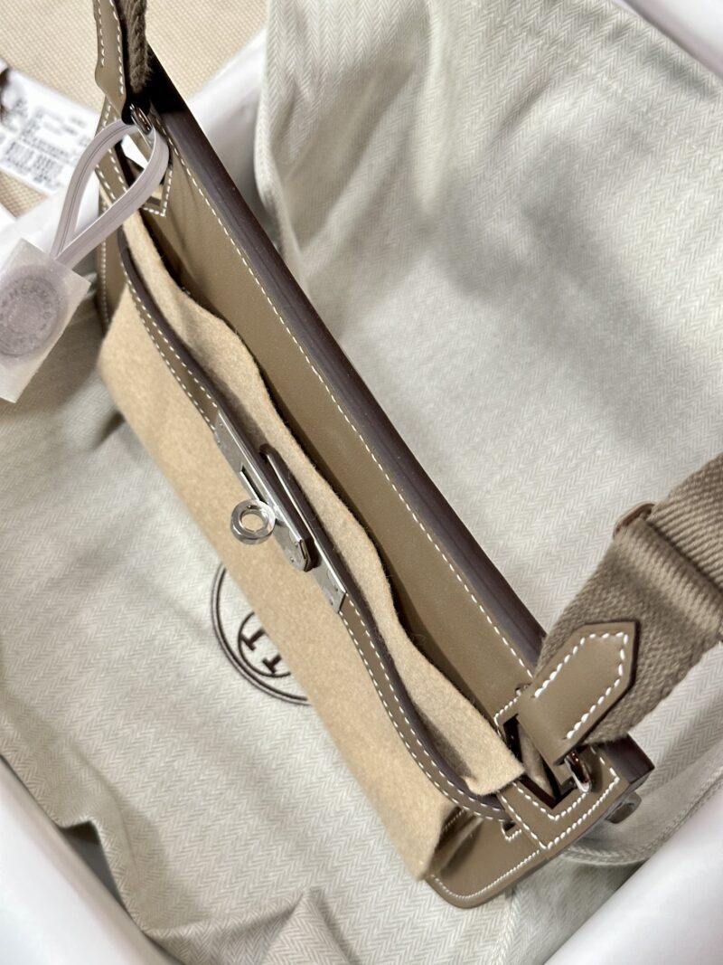 Hermès Jypsiere 23 Swift Etoupe Silver Hardware - Image 3