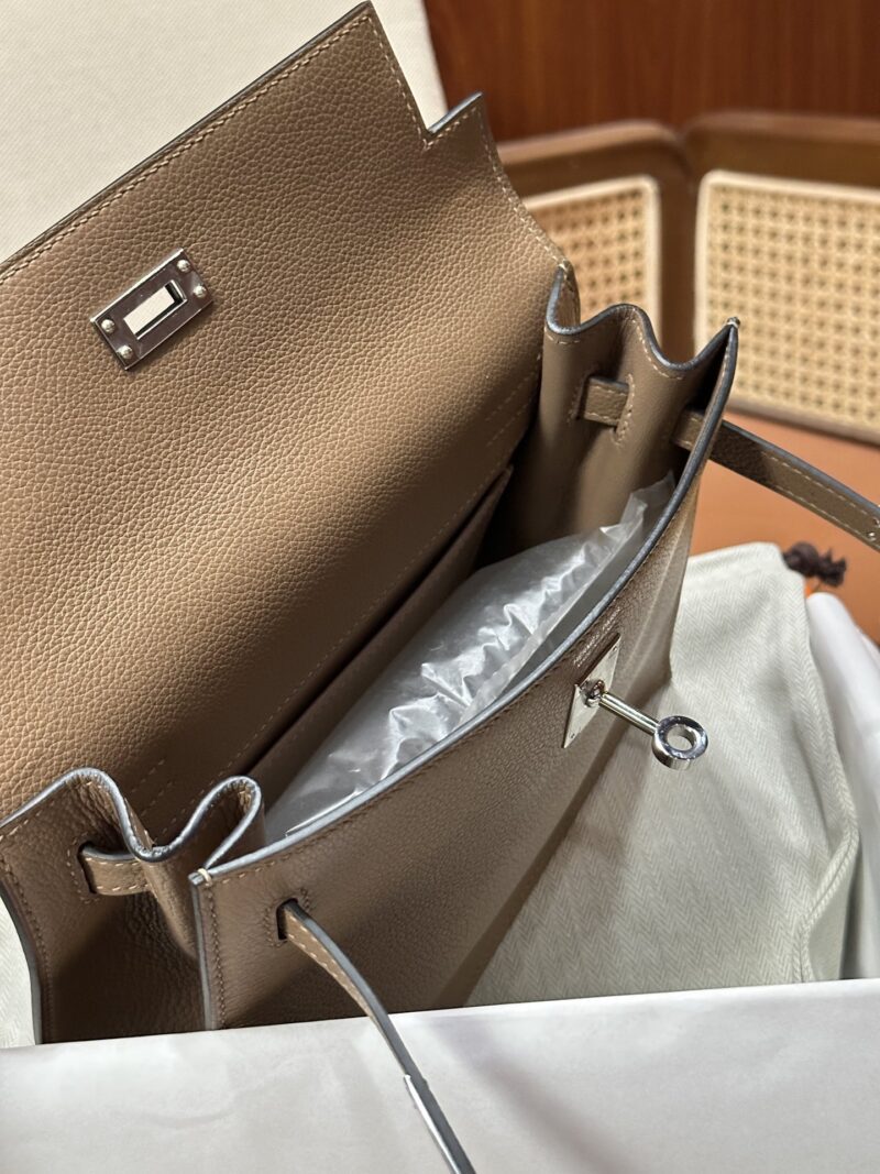 Hermès Kelly Danse 22 Evercolor Beige Weimer Silver Hardware - Image 5
