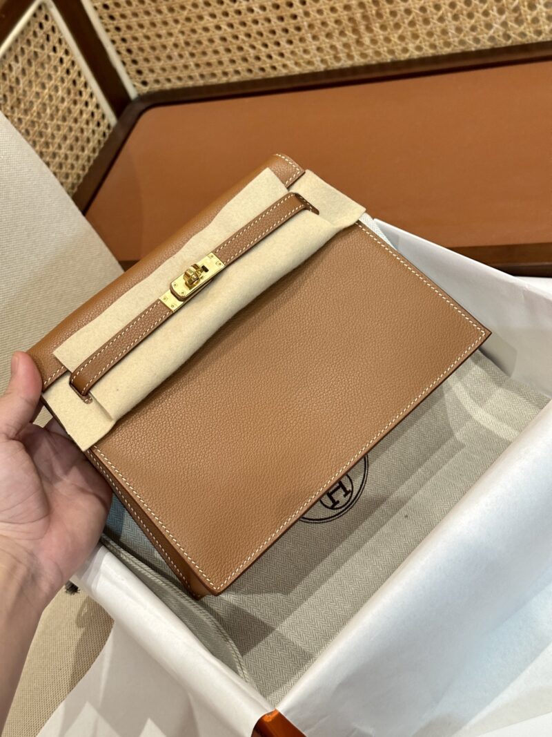 Hermès Kelly Danse 22 Evercolor Gold Gold Hardware - Image 2