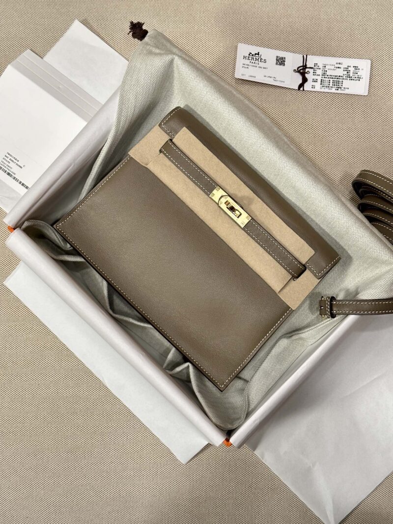 Hermès Kelly Danse 22 Swift Etoupe Gold Hardware