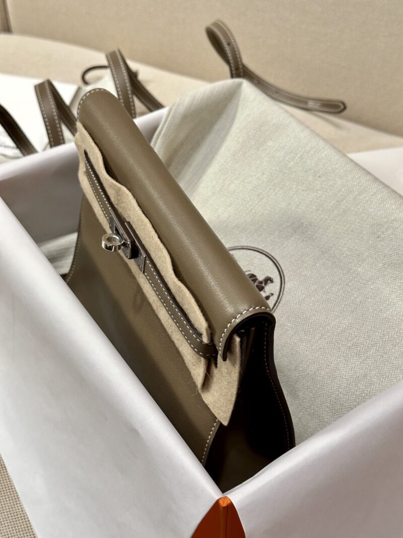 Hermès Kelly Danse 22 Swift Etoupe Silver Hardware - Image 4