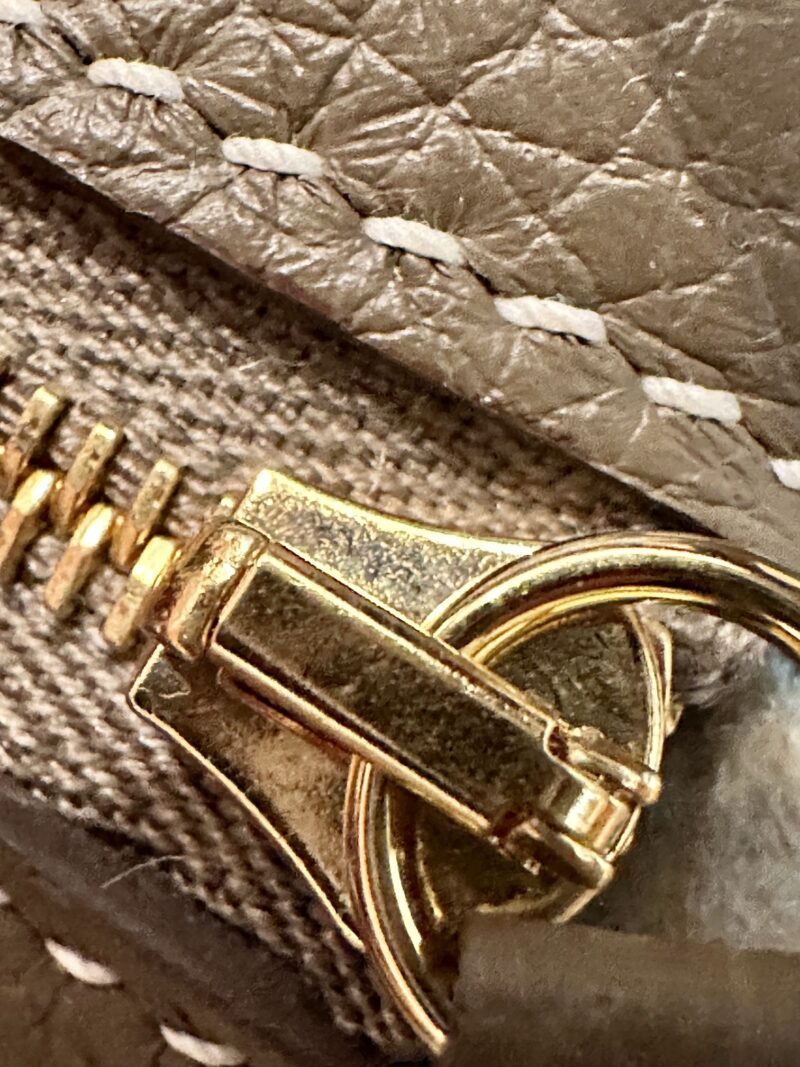 Hermès Lindy 26 Taurillon Clemence Etoupe Gold Hardware - Image 13