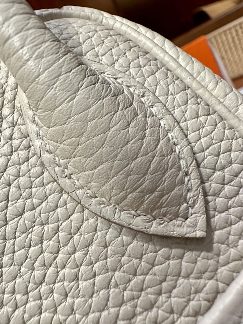 Hermès Lindy 26 Taurillon Clemence Craie Gold Hardware - Image 10