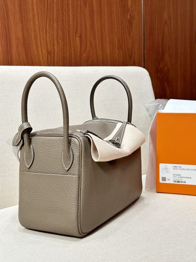 Hermès Lindy 26 Taurillon Clemence Etoupe Silver Hardware - Image 8
