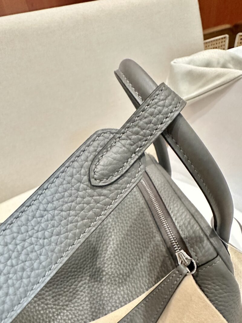 Hermès Lindy 26 Taurillon Clemence Gris Meyer Silver Hardware - Image 15
