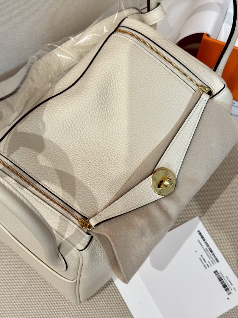 Hermès Lindy 26 Taurillon Clemence Nata Gold Hardware - Image 9