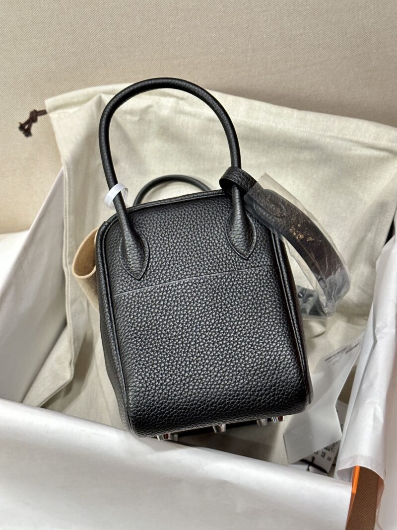 Hermès Lindy 26 Taurillon Clemence Noir Gold Hardware - Image 8