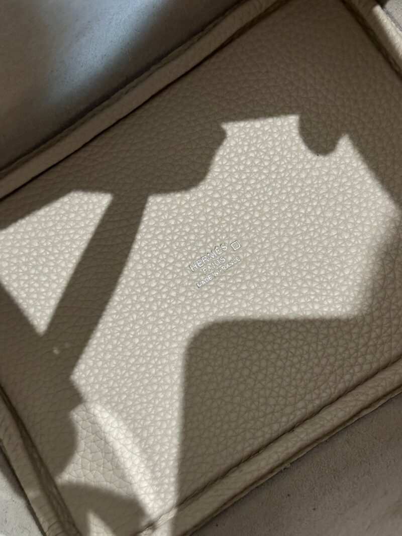 Hermès Picotin Touch 18 Taurillon Clemence & Matte Alligator Craie Silver Hardware - Image 6