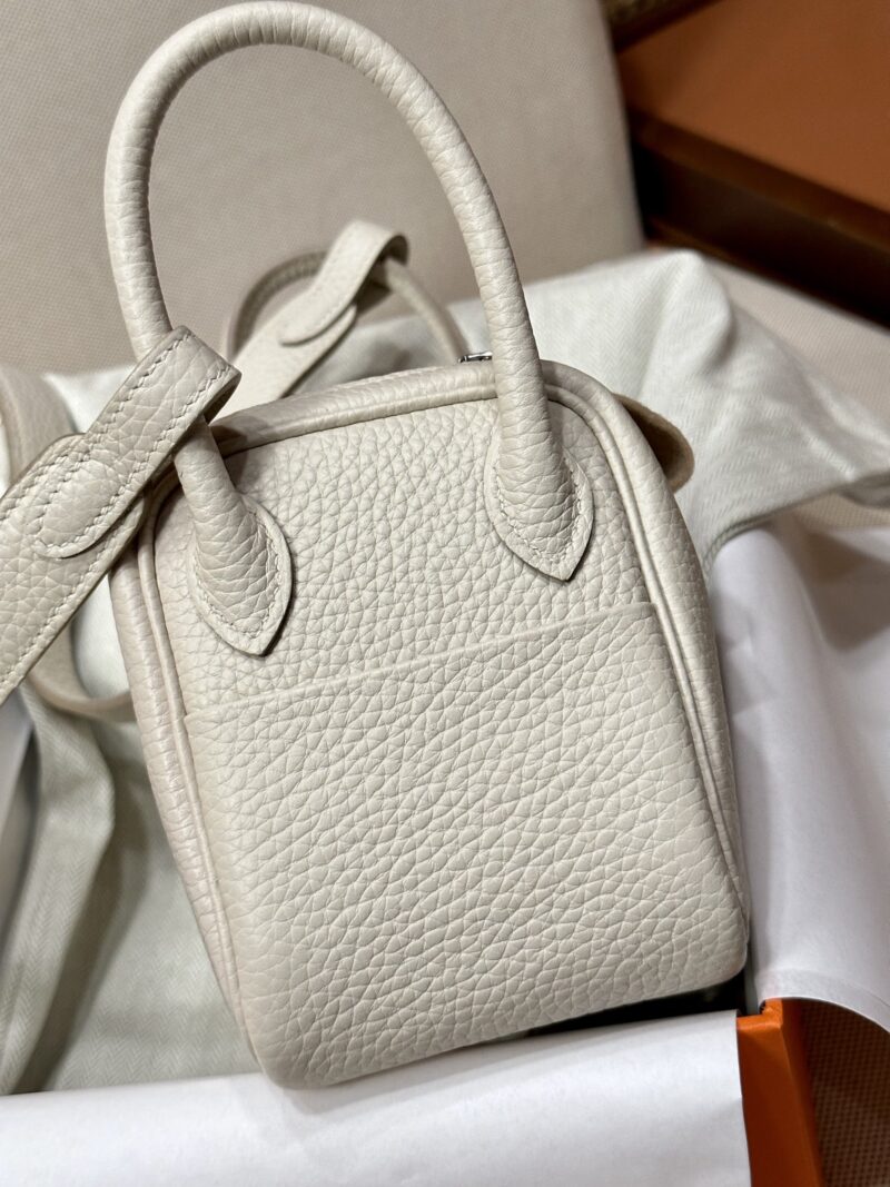 Hermès Mini Lindy 20 Taurillon Clemence Craie Silver Hardware - Image 4