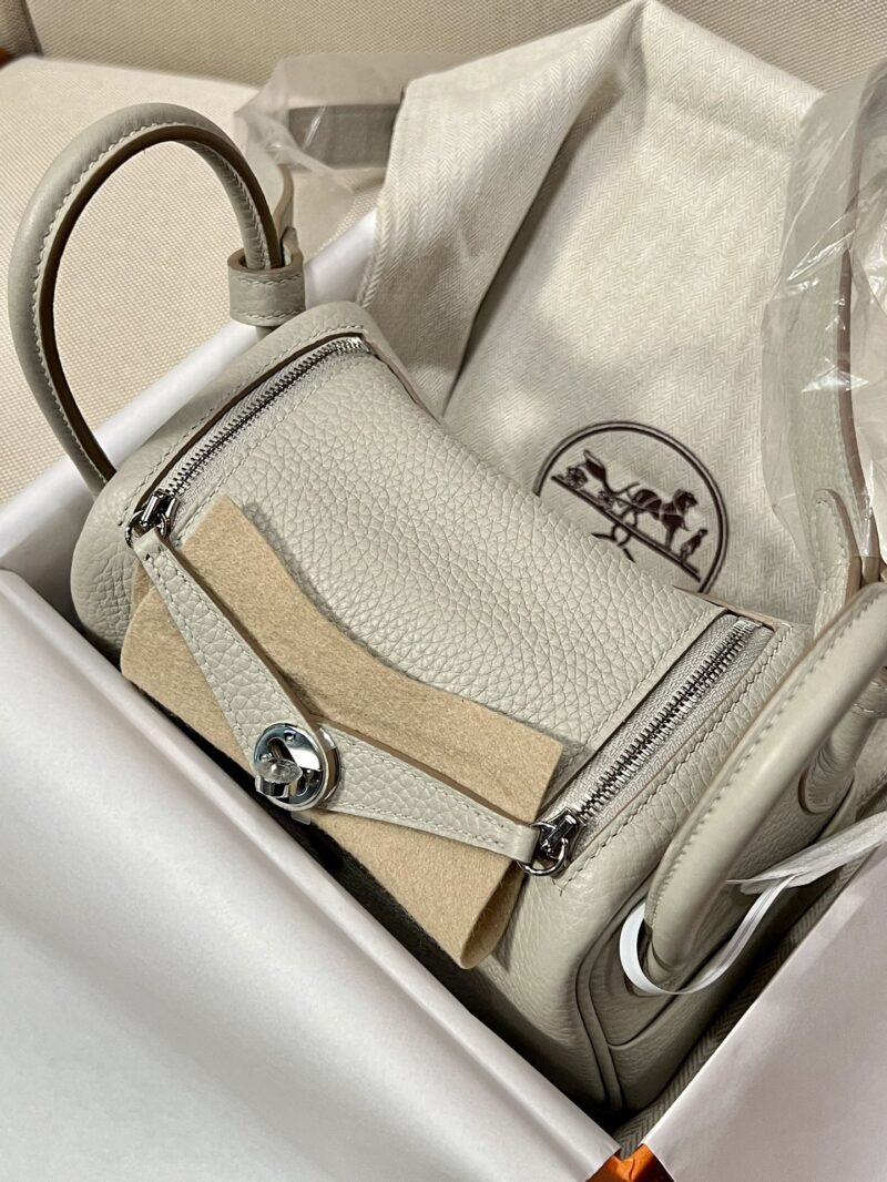 Hermès Mini Lindy 20 Taurillon Clemence Gris Pearl Silver Hardware - Image 3