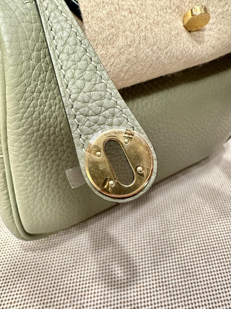 Hermès Mini Lindy 20 Taurillon Clemence Sauge Gold Hardware - Image 12