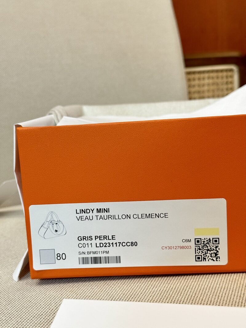 Hermès Mini Lindy 20 Clemence Gris Pearl Gold Hardware - Image 15
