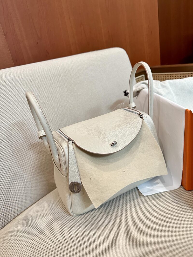 Hermès Lindy 26 Togo Craie Silver Hardware - Image 3
