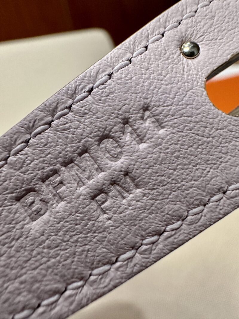 Hermès Lindy 26 Swift Mauve Pale & Gold Gold Hardware - Image 7