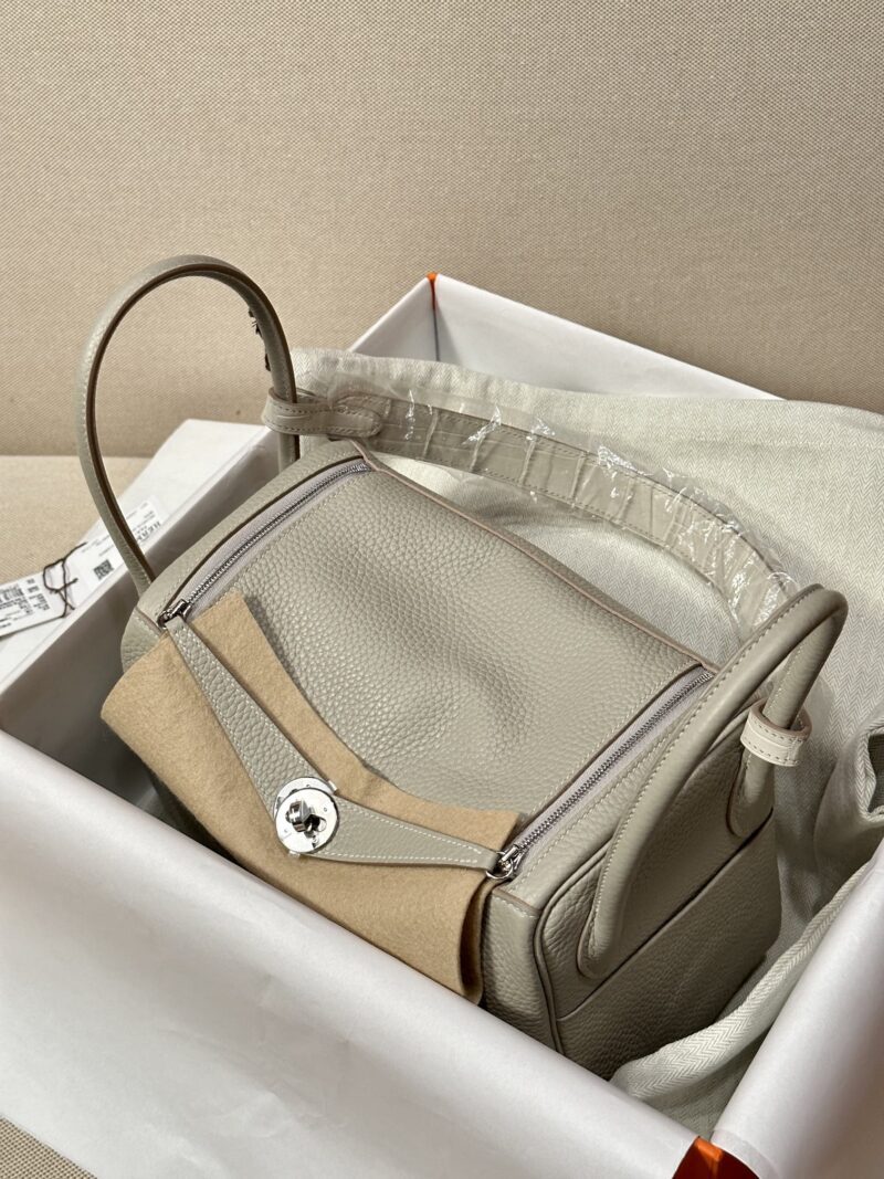 Hermès Lindy 26 Taurillon Clemence & Crocodile Beton Silver Hardware - Image 3