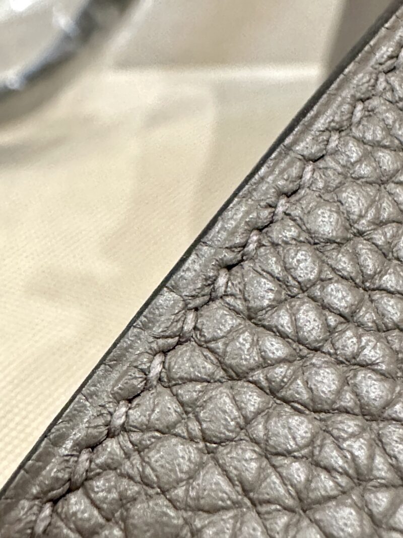 Hermès Mini Lindy 19 Taurillon Clemence Etain Silver Hardware - Image 12