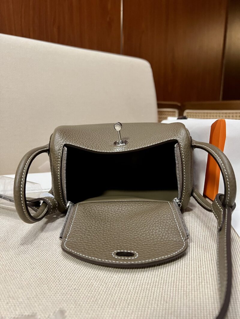 Hermès Mini Lindy 20 Taurillon Clemence Etoupe Silver Hardware - Image 3