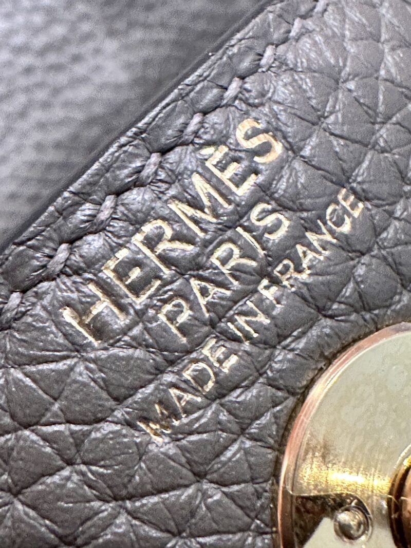 Hermès Mini Lindy 20 Taurillon Clemence Etain Gold Hardware - Image 6