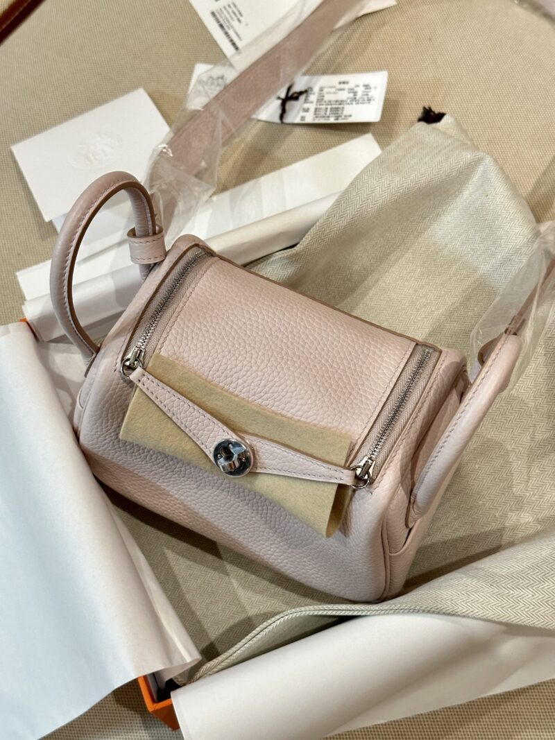 Hermès Mini Lindy 19 Taurillon Clemence Mauve Pale & Mushroom Silver Hardware - Image 2