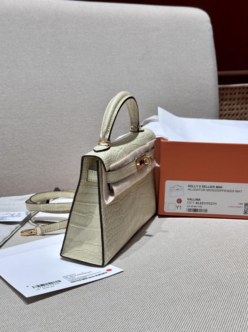 Hermès Mini Kelly 19 Matte Crocodile Vallina Gold Hardware - Image 3