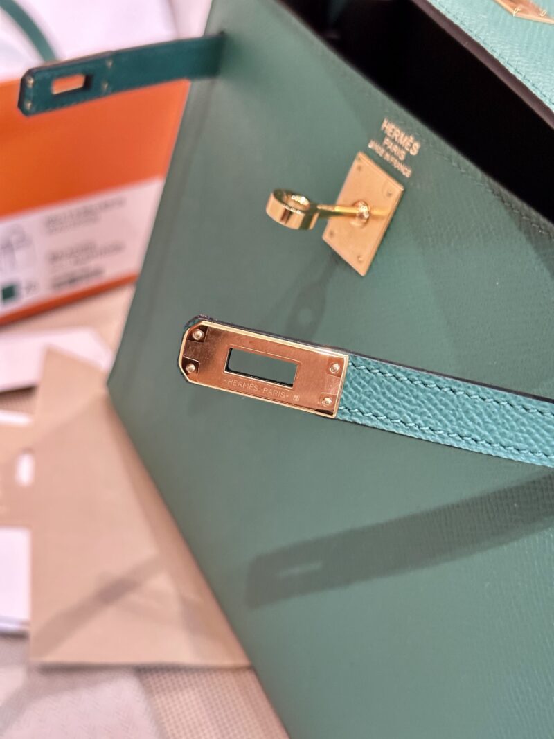 Hermès Kelly 25 Epsom Vert Gold Hardware - Image 9