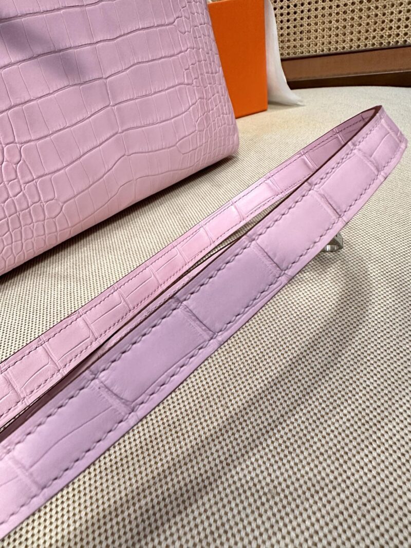 Hermès Kelly 25 Matte Alligator Pink Silver Hardware - Image 13
