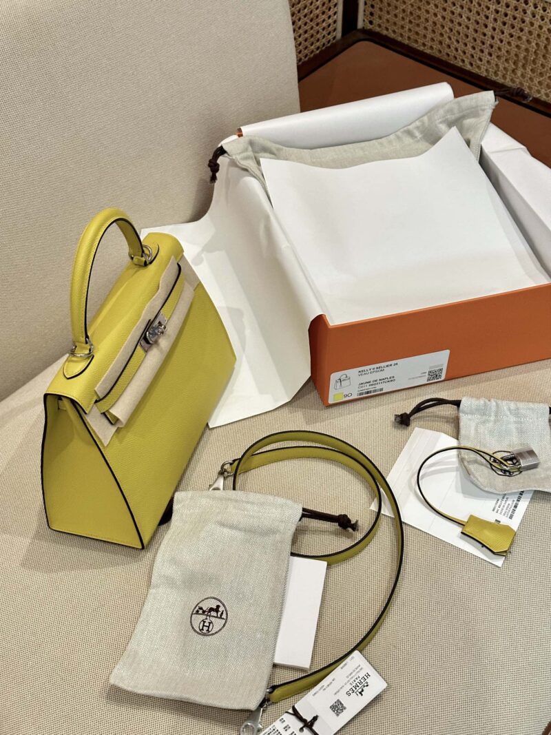 Hermès Kelly 25 Epsom Jaune de Naples Silver Hardware - Image 4