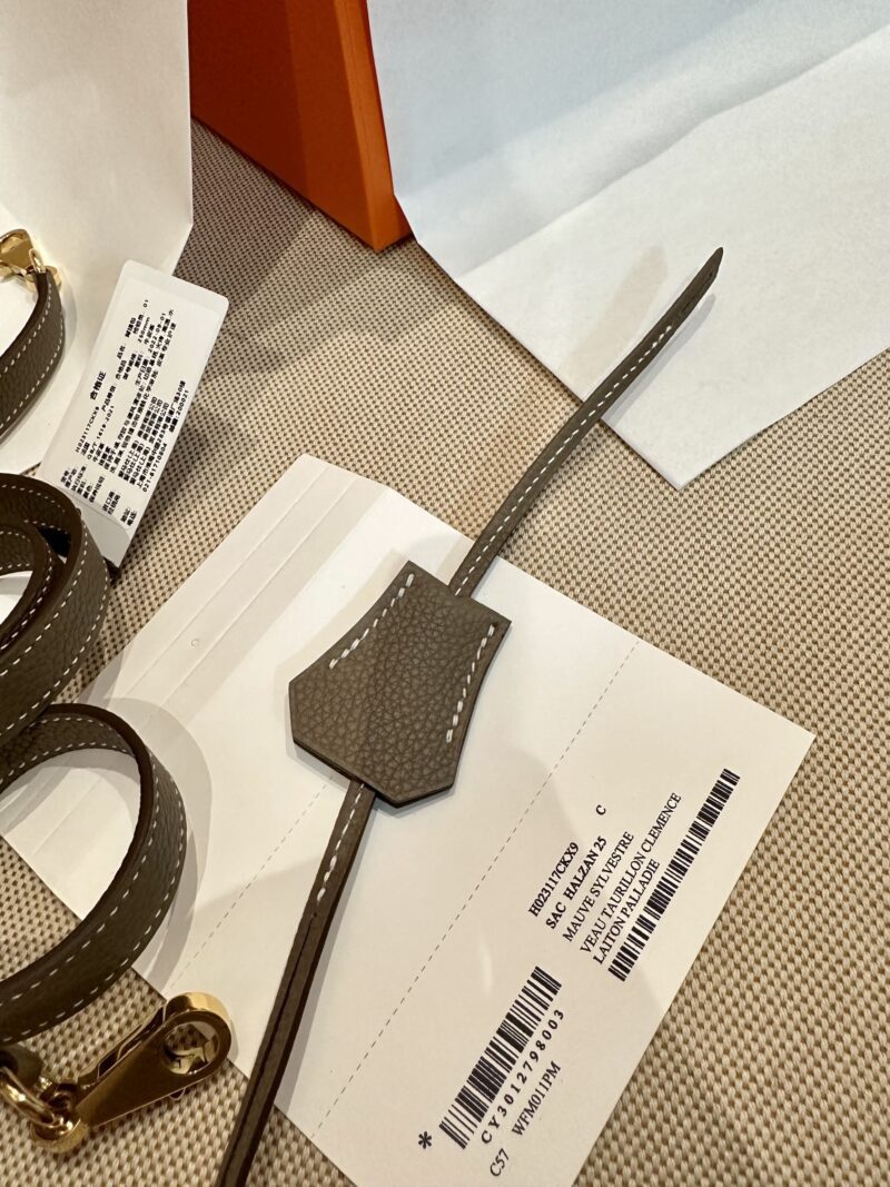 Hermès Kelly 25 Togo Etoupe, Gold Gold Hardware - Image 17