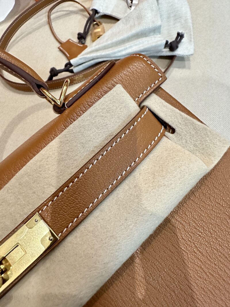 Hermès Kelly 28 Chevre Gold Gold Hardware - Image 14