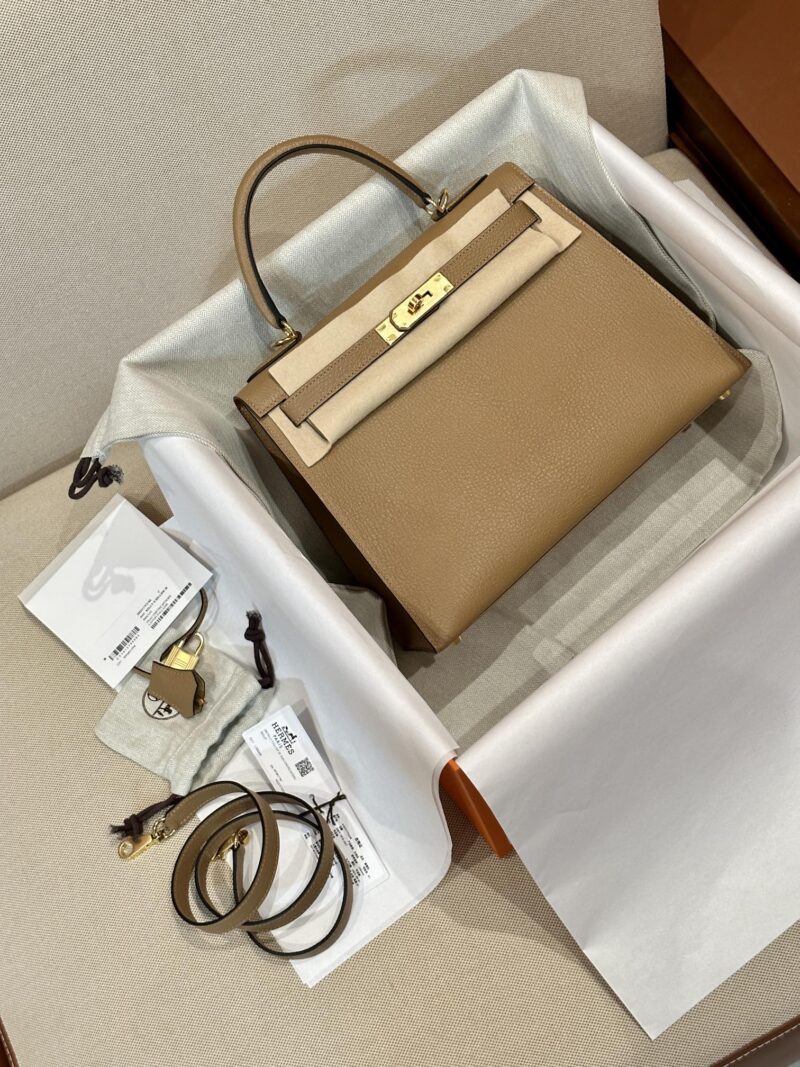 Hermès Kelly 28 Chevre Biscuit Gold Hardware