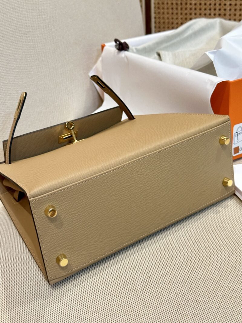 Hermès Kelly 25 Epsom Chai, Gold Gold Hardware - Image 8