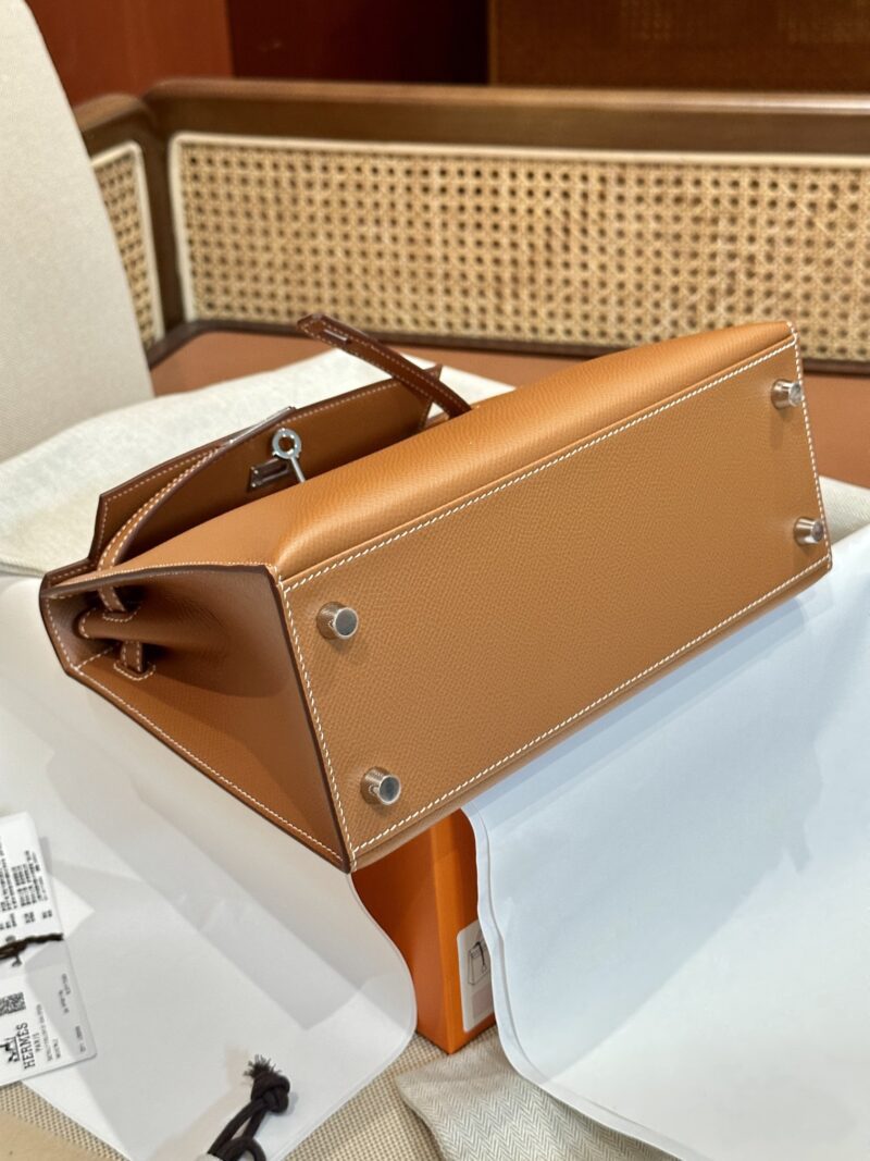 Hermès Kelly 25 Epsom Gold, Silver Silver Hardware - Image 6