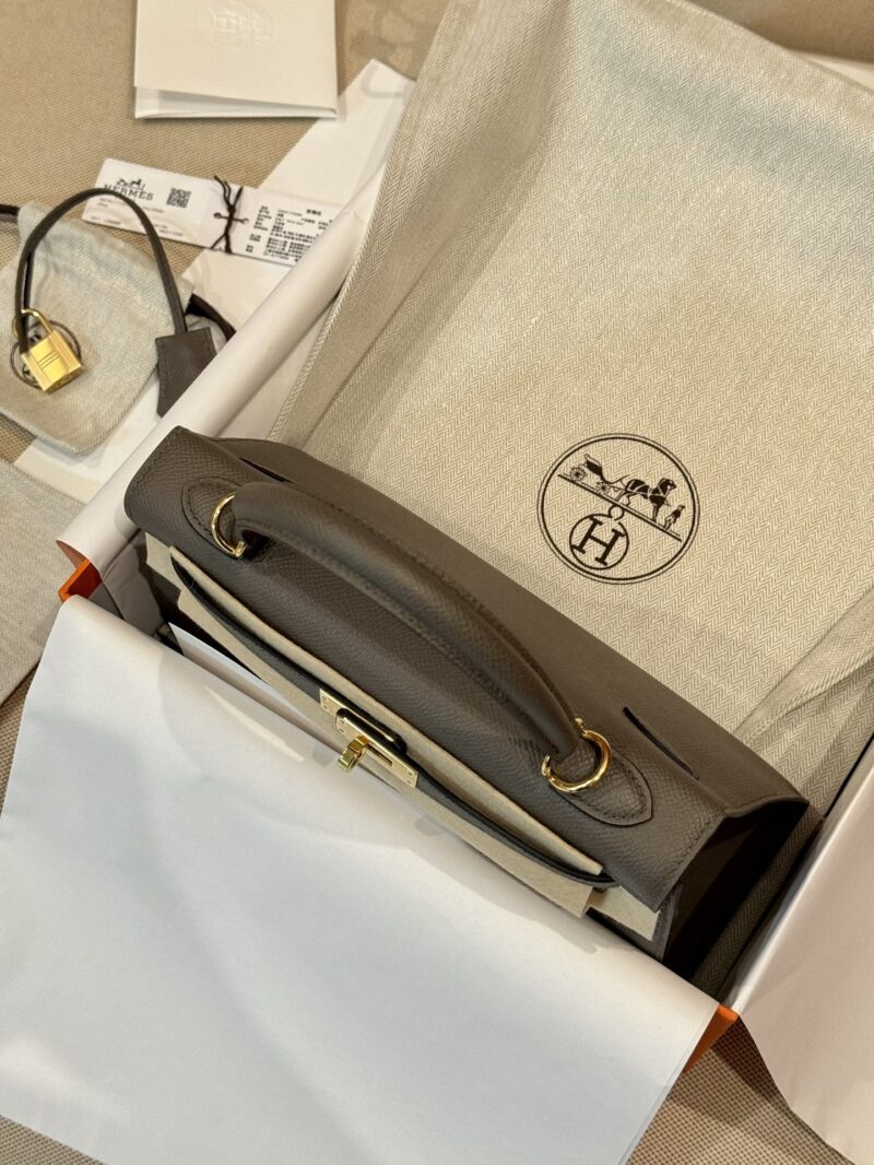 Hermès Kelly 28 Epsom Etain, Gold Gold Hardware - Image 10