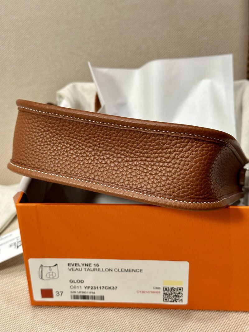 Hermès Mini Evelyne 16 Taurillon Clemence Gold Gold Hardware - Image 9