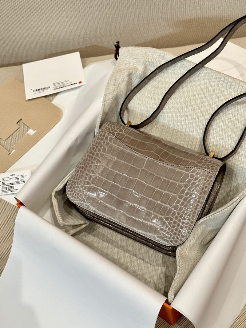 Hermès Constance 19 Gris Tourterelle Shiny Crocodile Gold Hardware - Image 2