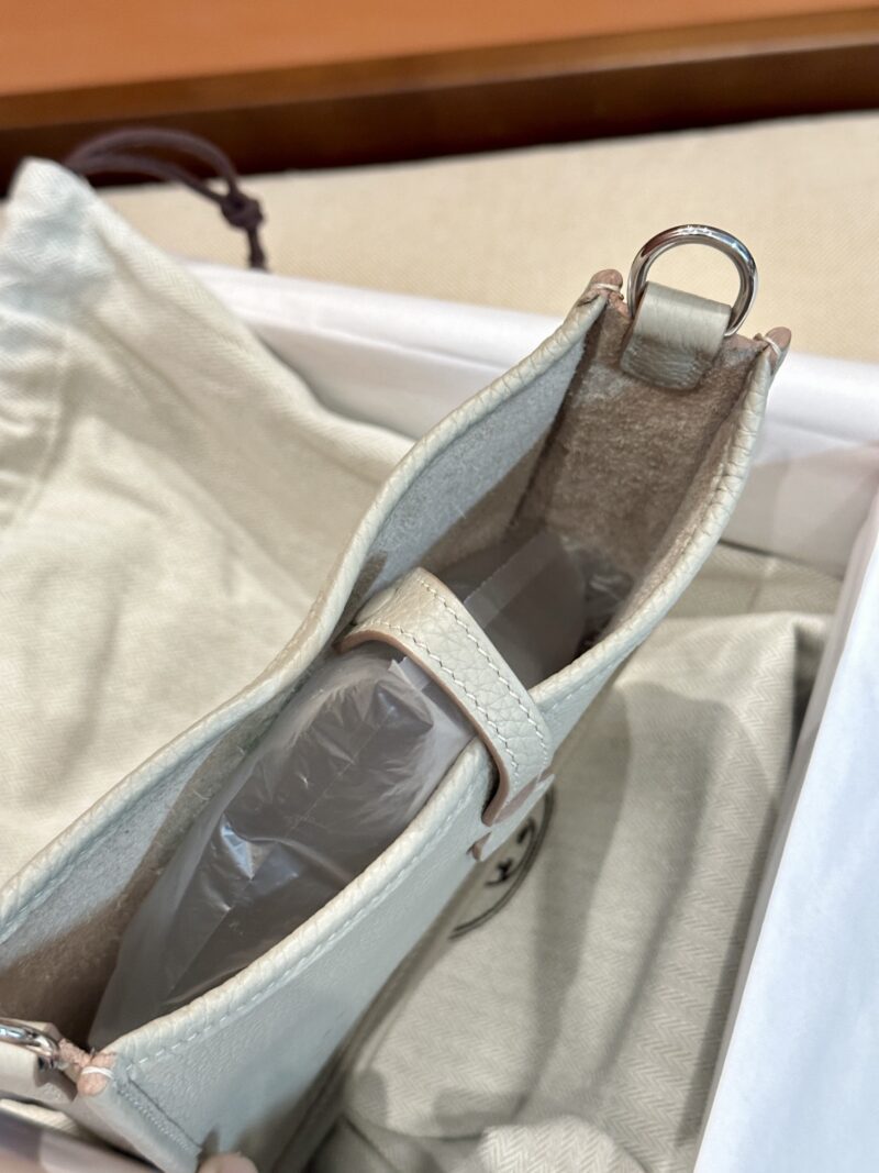 Hermès Mini Evelyne 16 Clemence Beton Silver Hardware - Image 6