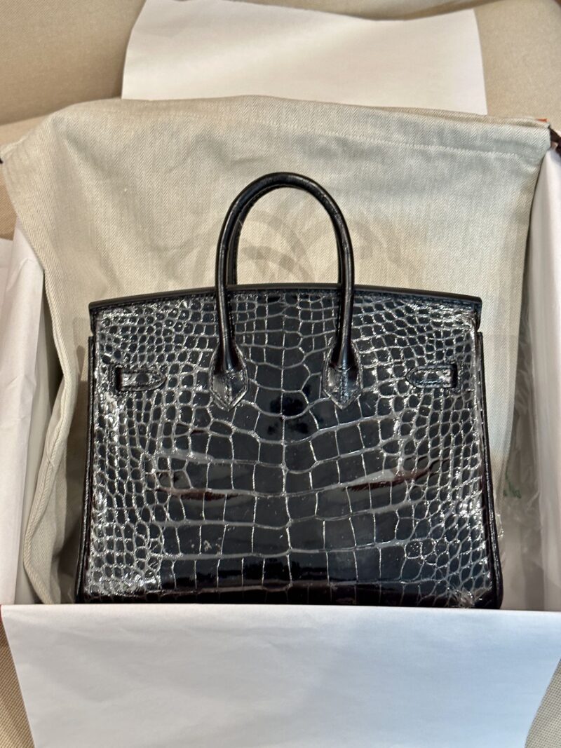 Hermès Birkin 25 Noir, Gold Shiny Crocodile Gold Hardware - Image 2