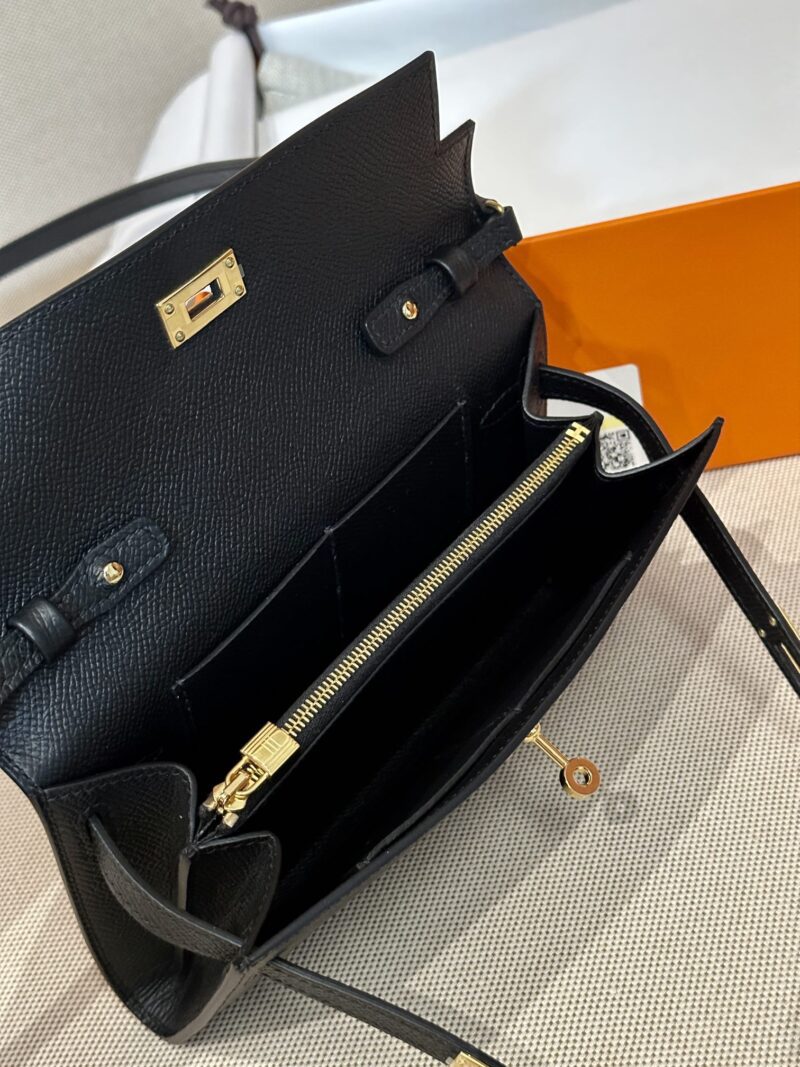 Hermès Kelly To Go Epsom Noir Gold Hardware - Image 6