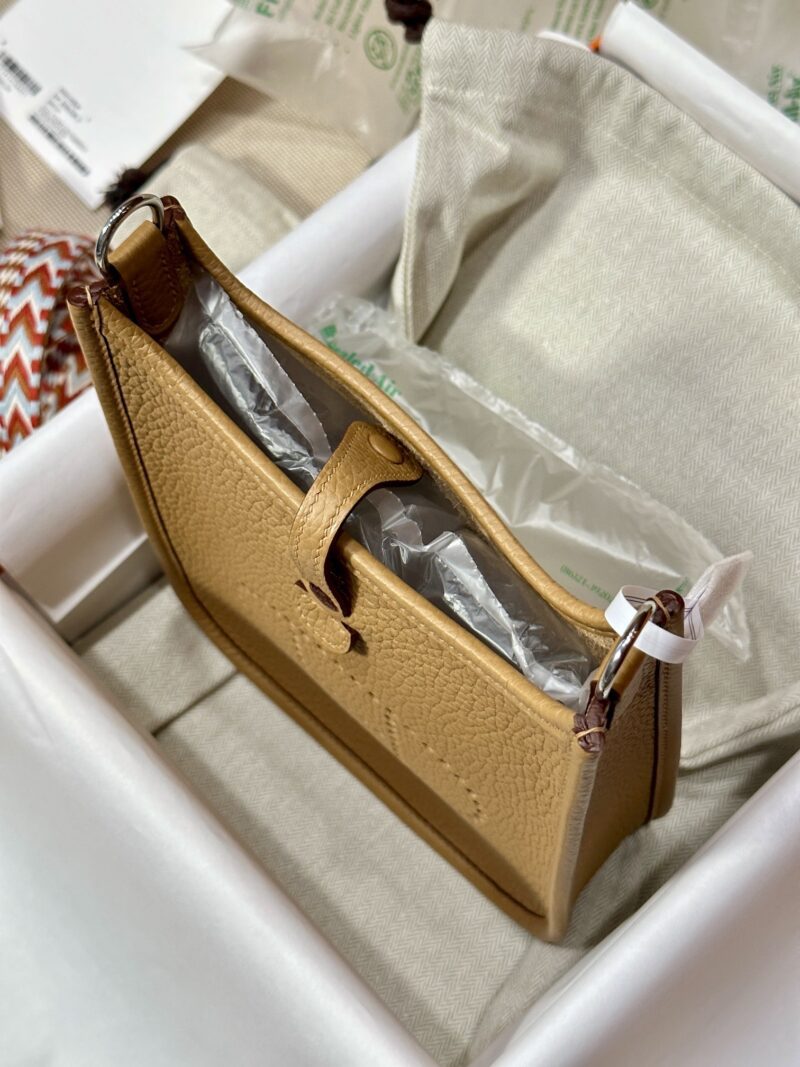 Hermès Mini Evelyne 16 Taurillon Clemence Biscuit Silver Hardware - Image 4
