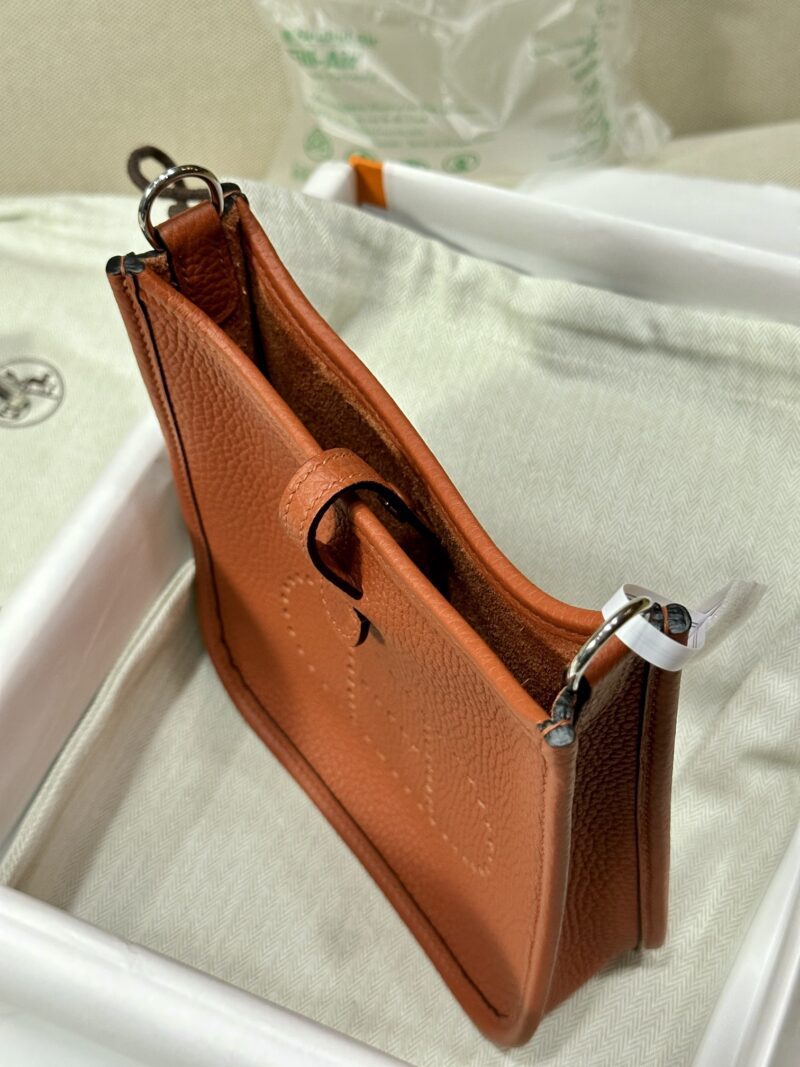 Hermès Mini Evelyne 16 Taurillon Clemence Cuivre Gold Hardware - Image 4