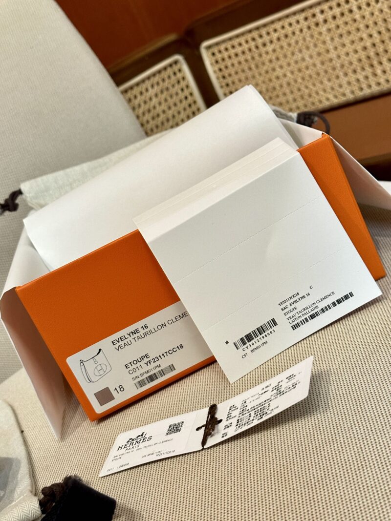 Hermès Mini Evelyne 16 Taurillon Clemence Etoupe Gold Hardware - Image 9