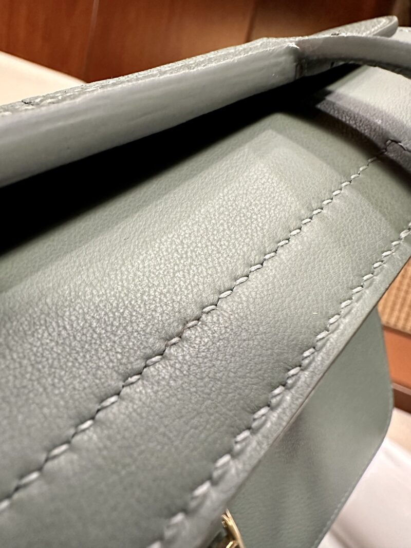 Hermès Halzan 25 Evercolor Vert Amande Gold Hardware - Image 16
