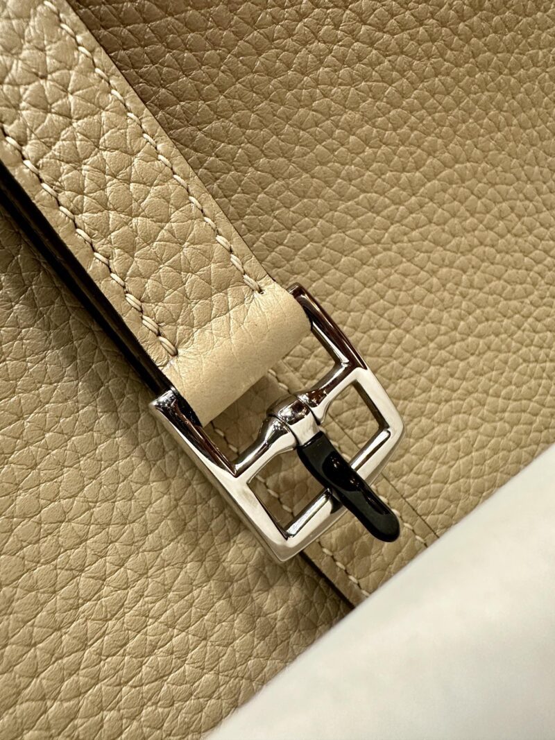 Hermès Halzan 25 Taurillon Clemence & Swift Gris Trench & Etoupe Silver Hardware - Image 8