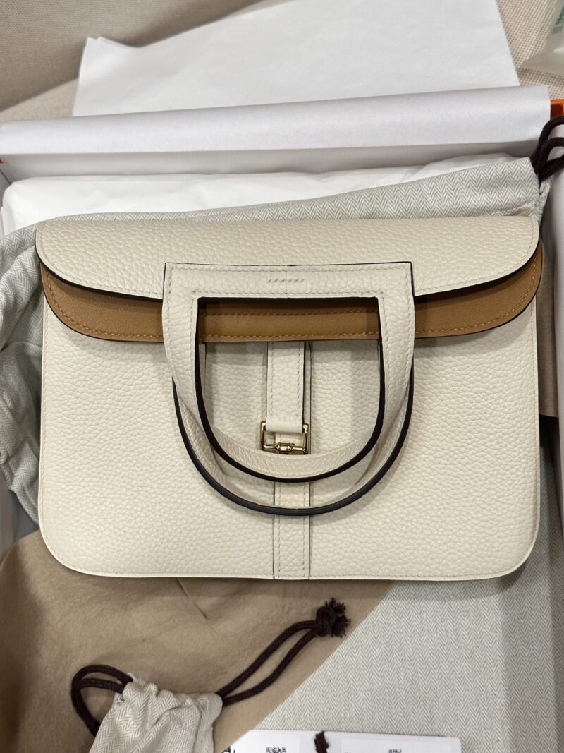 Hermès Halzan 25 Taurillon Clemence & Swift Nata & Sesame Gold Hardware - Image 5