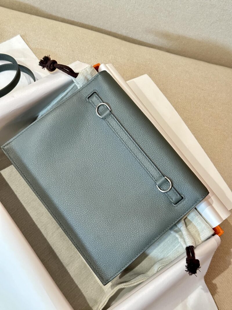 Hermès Kelly Danse 22 Evercolor Vert Amande Silver Hardware - Image 6