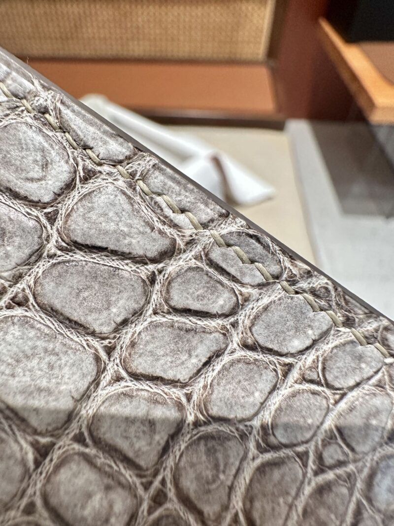 Hermès Kelly Danse 22 Himalaya Niloticus Crocodile Himalaya Gold Hardware - Image 10