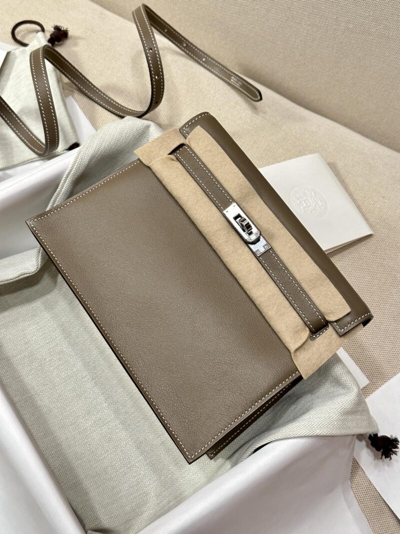 Hermès Kelly Danse 22 Swift Etoupe Silver Hardware - Image 2