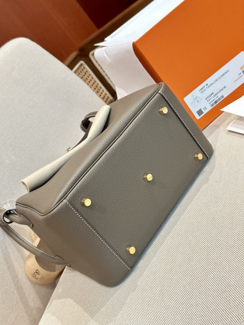 Hermès Lindy 26 Taurillon Clemence Etoupe Gold Hardware - Image 9